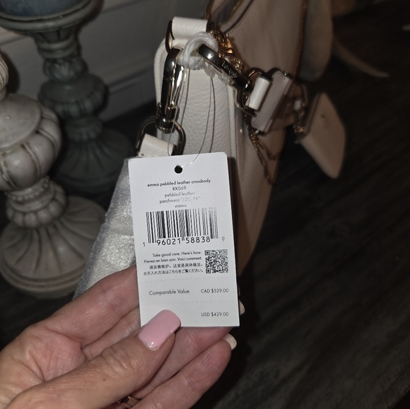 Kate Spade Ivory Shoulder Bag with Gold Accents - Picture 4 of 8